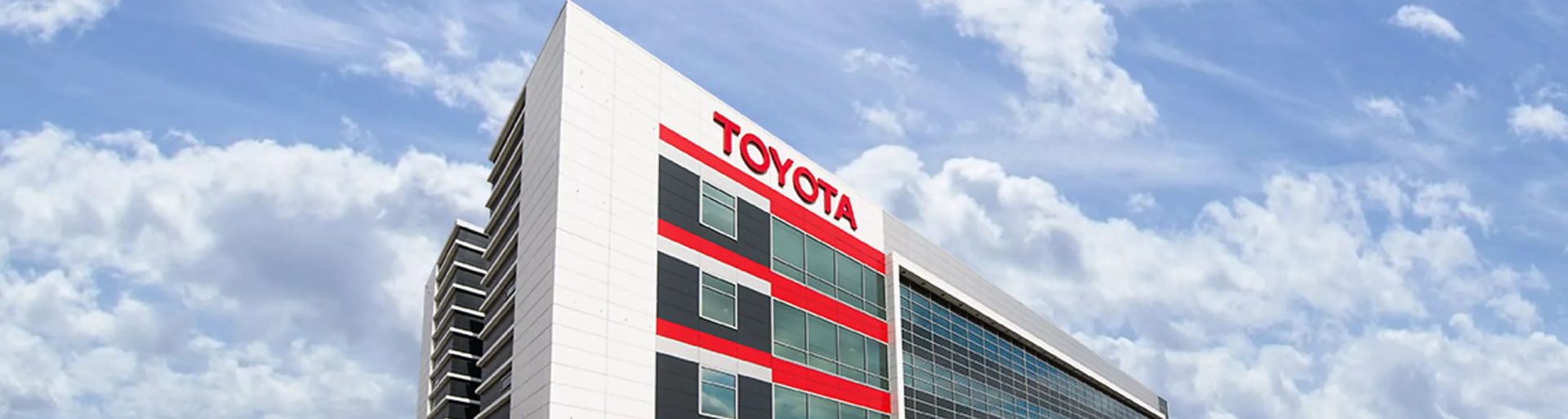 Изображение на странице TOYOTA ПОДВЕЛА ИТОГИ ПРОДАЖ В РОССИИ ЗА 2021 ГОД Тойота Центр Омск